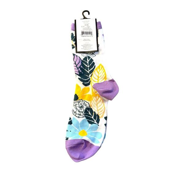 Vera Bradley Floral Purple White Women’s Crew Socks One Size Fits Most NWT - Picture 2 of 3
